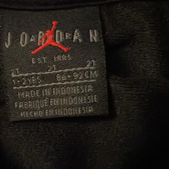 Jordan zip up sweater size 2T - Picture 3 of 4